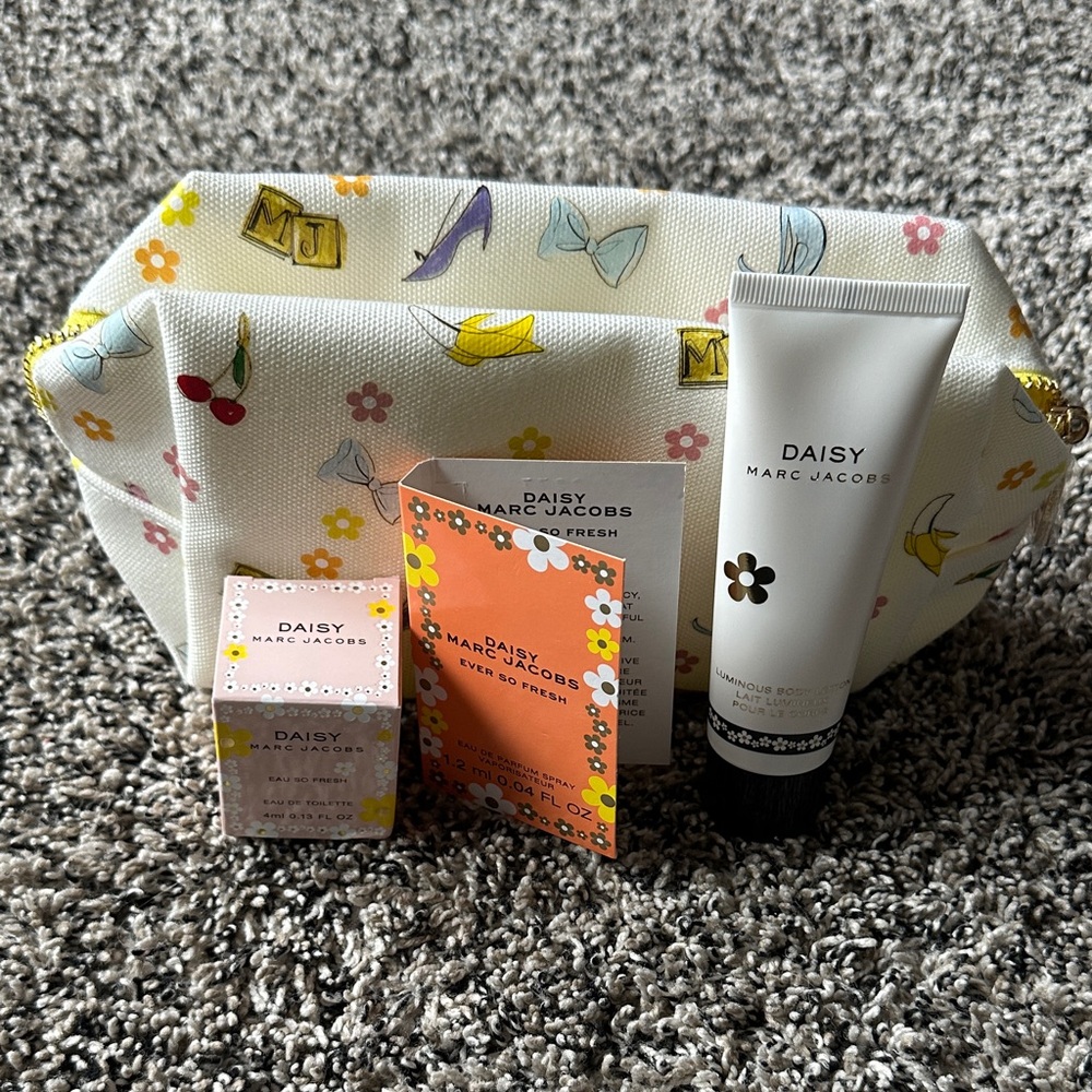 Marc Jacobs Daisy Floral Cosmetic Collection